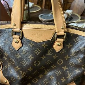 Beautiful Louis Vuitton purse